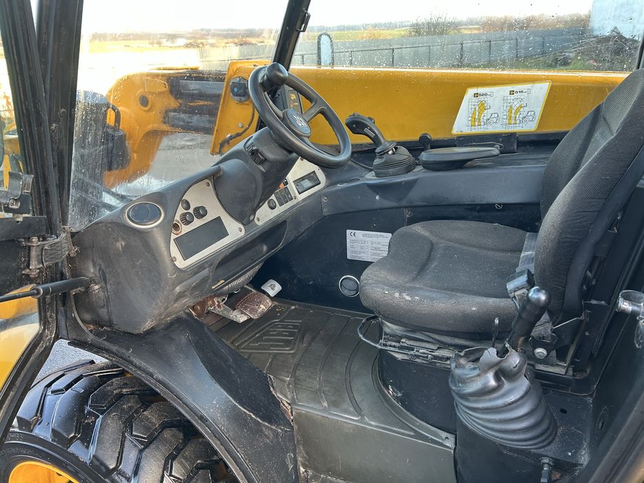 Телескопічний навантажувач JCB 520-40 4WS
