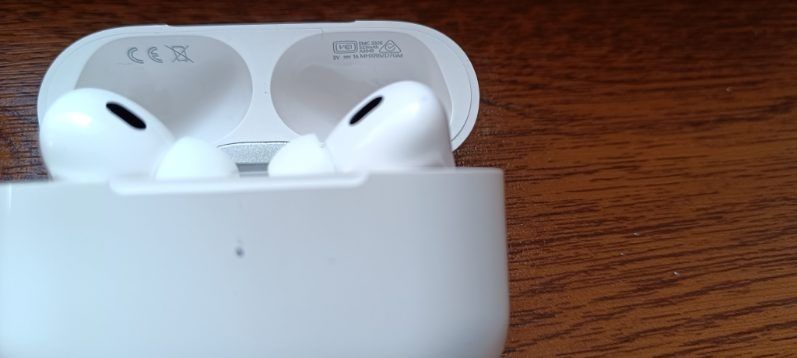 Apple AirPods Pro 2 generacji z etui MagSafe
USB C