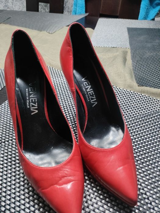 Czerwone włoskie buciki firmy Venezia