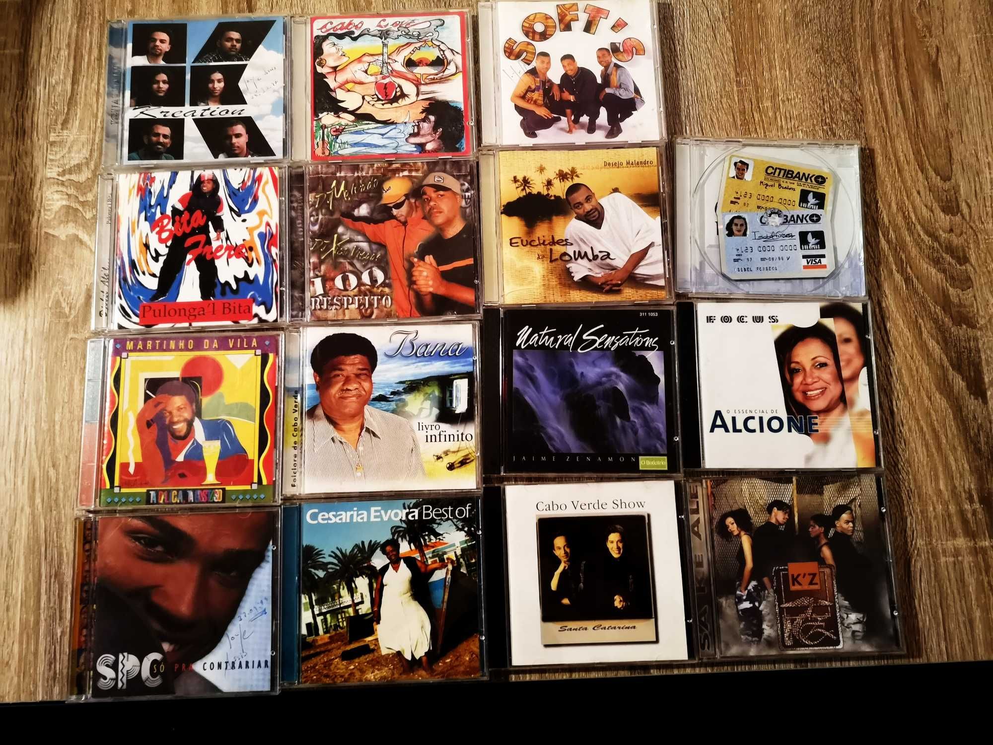 40 CD 's de musica africana + 7 CD's de outros artistas