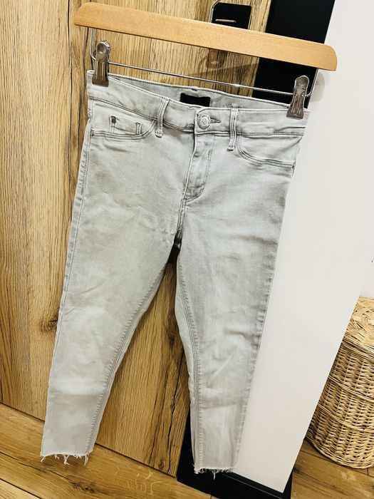 Piękne spodnie chłopięce jeansy markowe River Island na 8 lat r. 128
