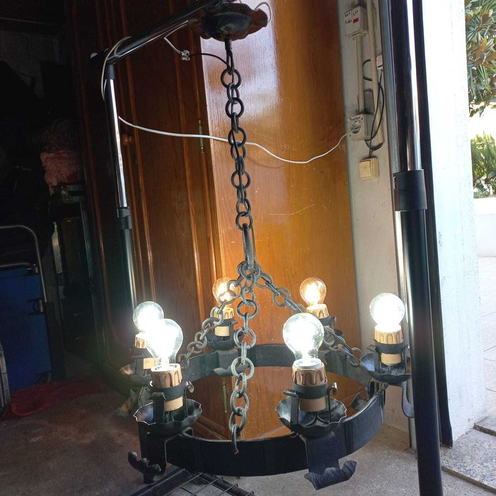 Candeeiro antigo em bom estado e a funcionar