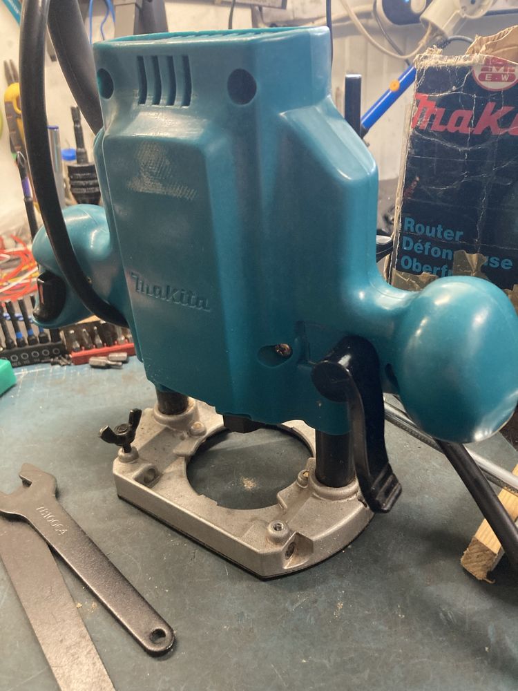 Fresadora/tupia Makita router 860w