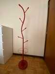 Cabide de pé (bengaleiro) vermelho - aço. Marca VERSA
