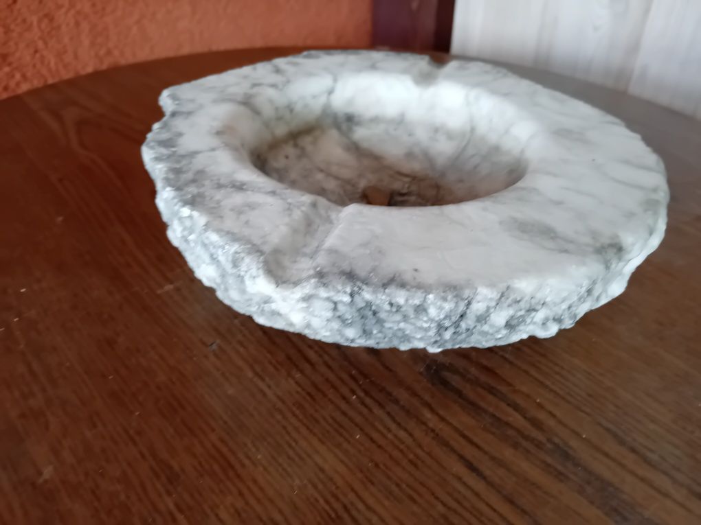 Popielniczka z alabastru
