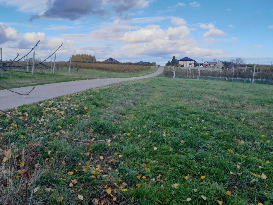 1,05 ha II klasa ziemi. Placówka.