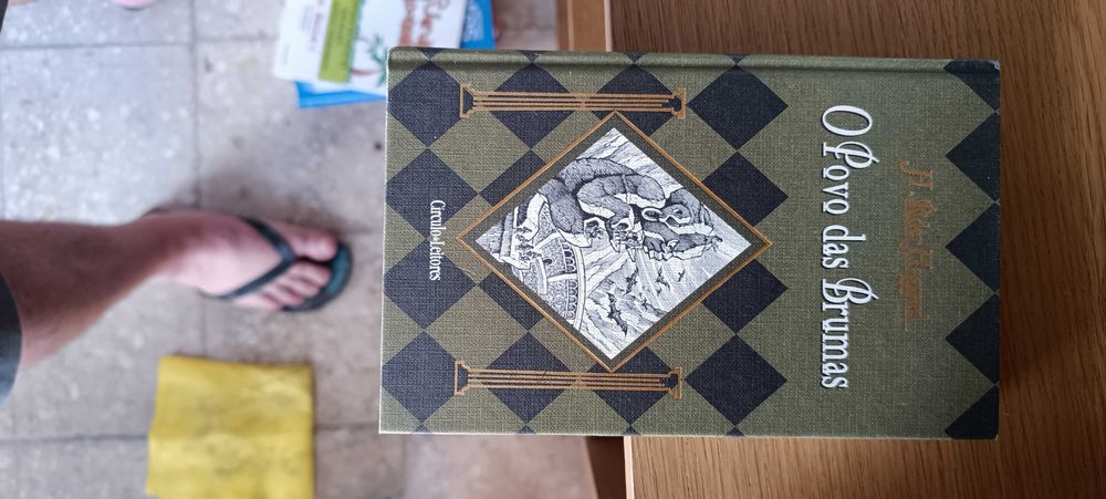 Coleção de livros de capa dura