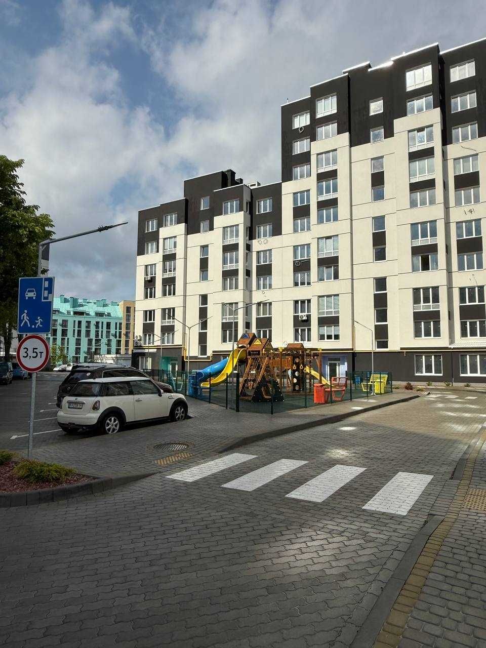 Продаж 2-кімнатної квартири в зданій новобудові вул. Карла Мікльоша