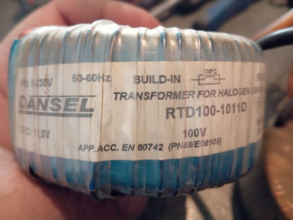 Transformator 100 , 60 , V