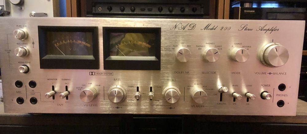 Усилитель NAD Model 200