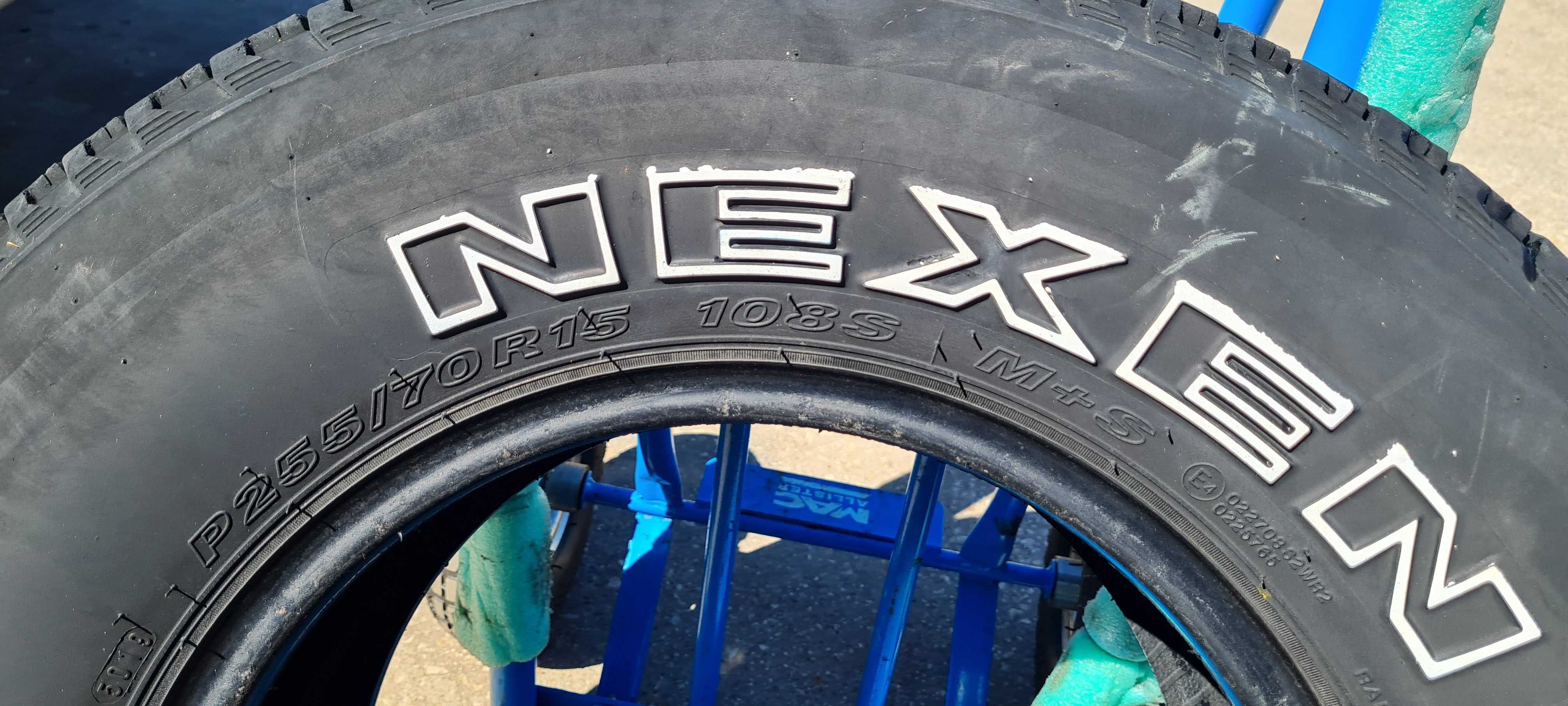 Dois Pneus NEXEN ROADIAN 255/70R15