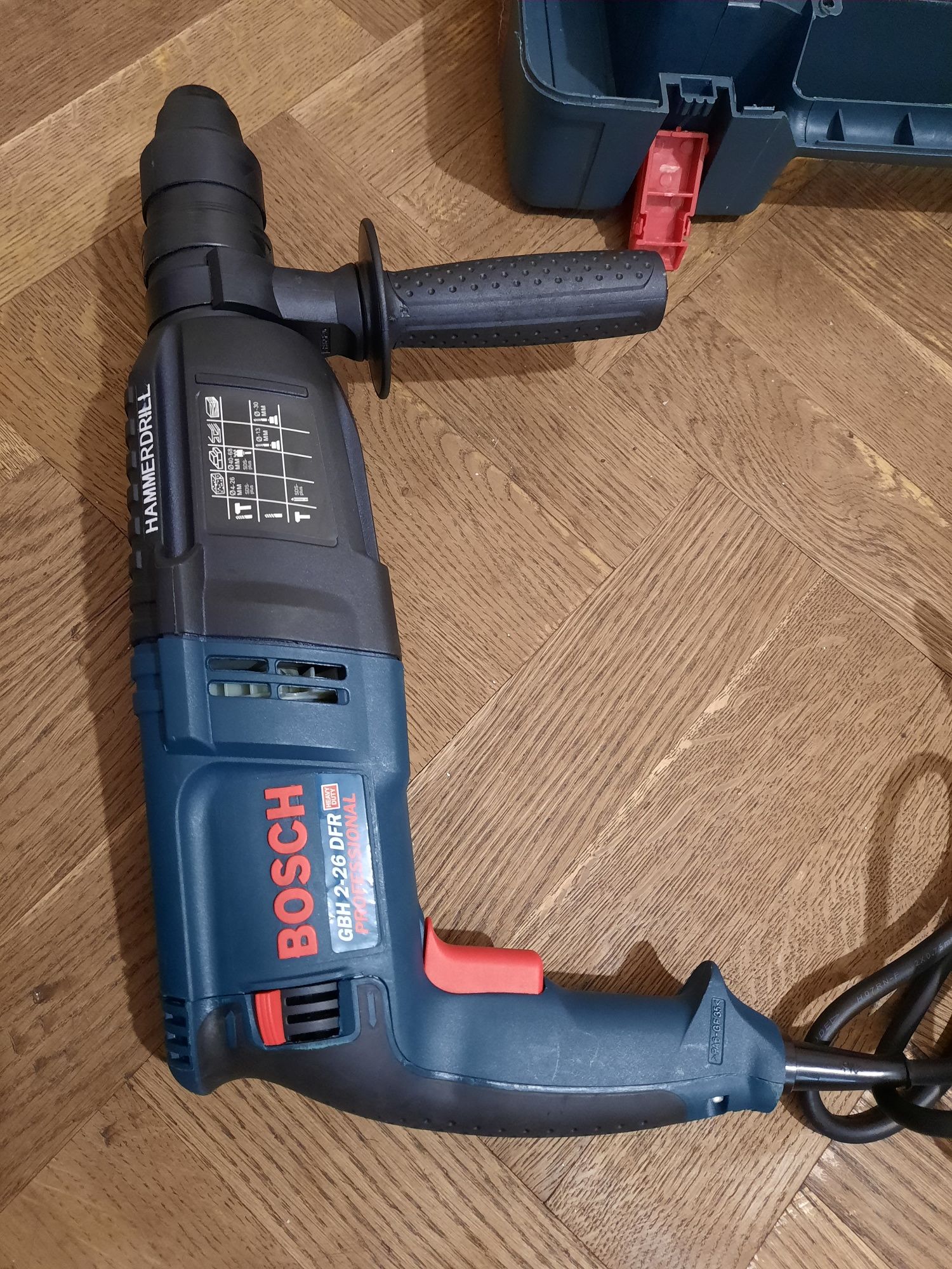 Новий!!Перфоратор Bosch GBH 2-26 DFR,800вт,2.7дж,дод.патрон