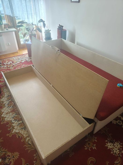 Sofa 3 osobowa, sztywna jak nowa.