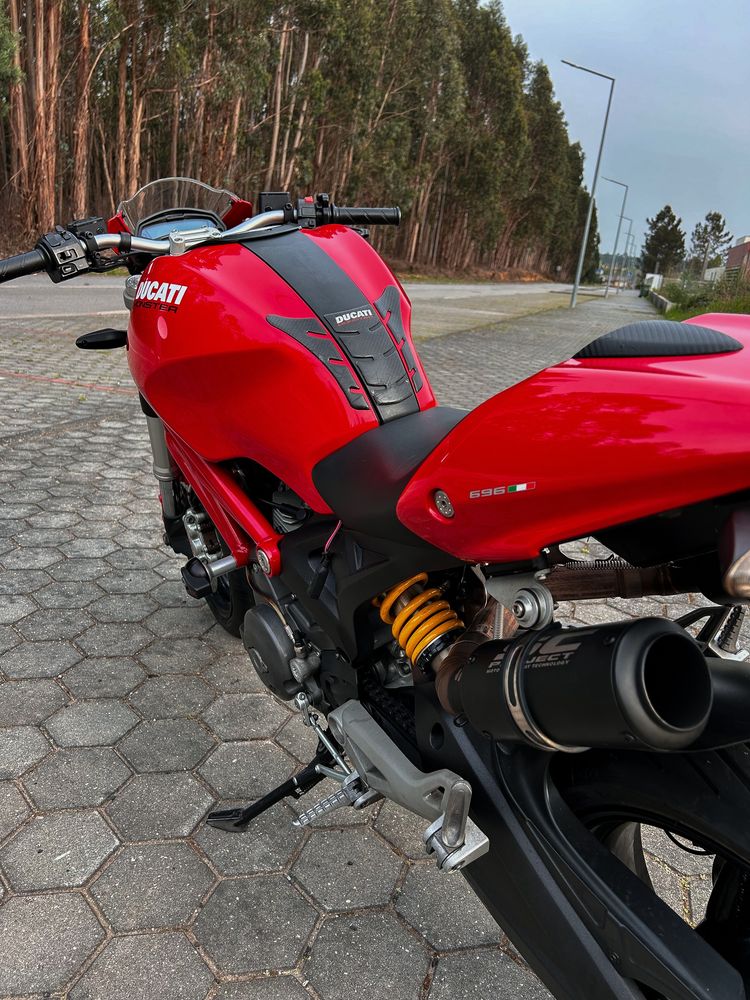 Ducati Monster 696