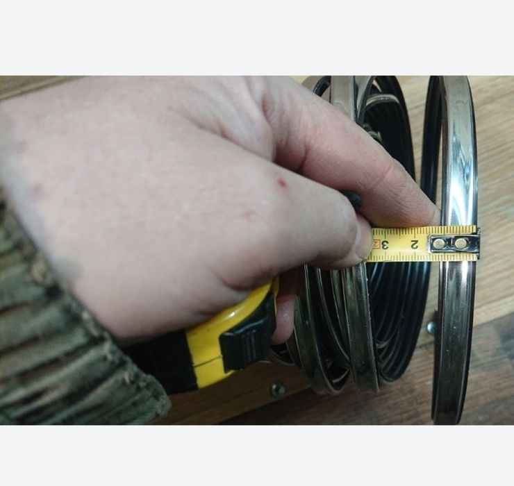 Молдинги автомобильный.
Заводской. 
Если нужно детальный метраж, пишит