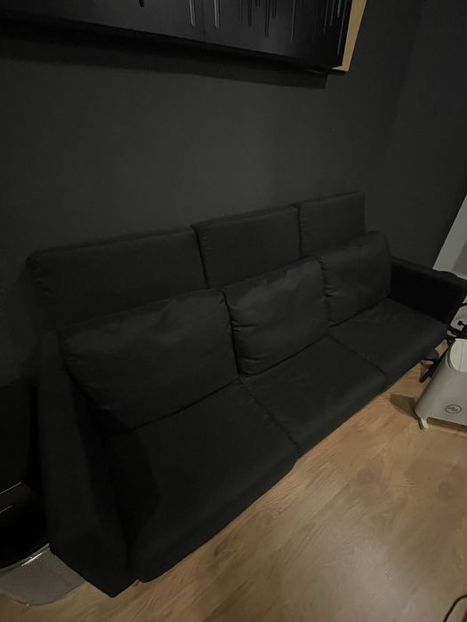 Sofá preto ligeiro