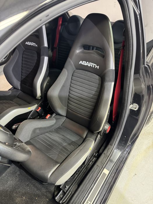 Fiat 500 Abarth fotele Sabelt Carbon