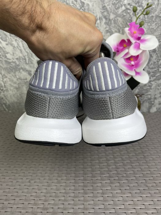 Adidas Swift Run кроссовки 44 размер беговые серые оригинал