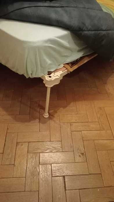 Cama de ferro antigo