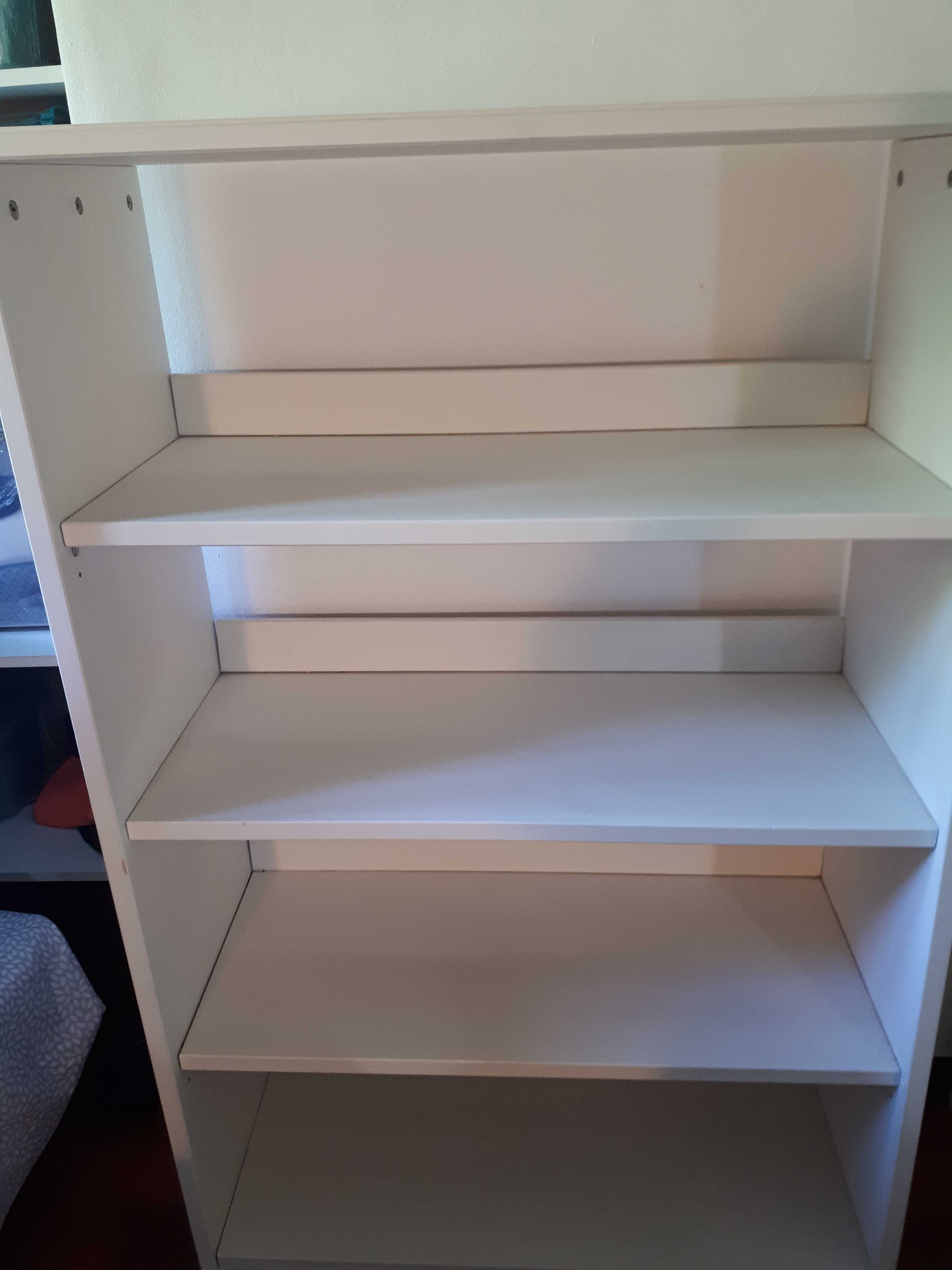 Estante Ikea em bom estado
