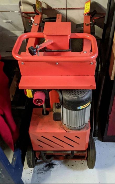 Łuparka do drewna Atika, rębak do drewna pionowy 10 ton nacisku