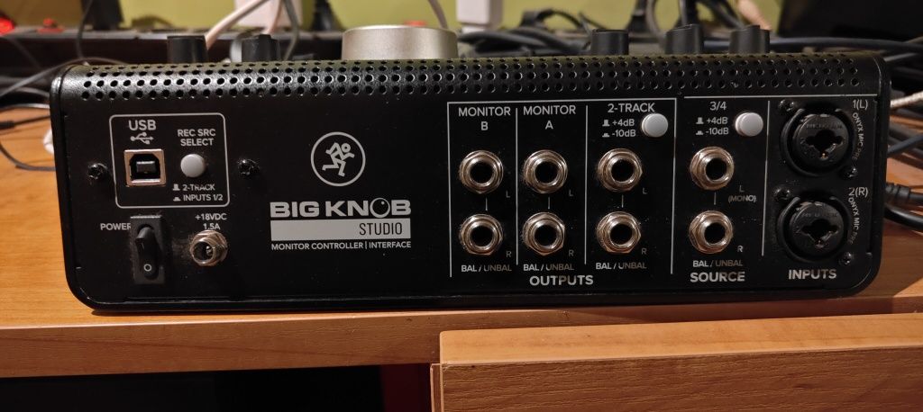 Mackie Big Knob Studio + 2 x Mackie CR3X