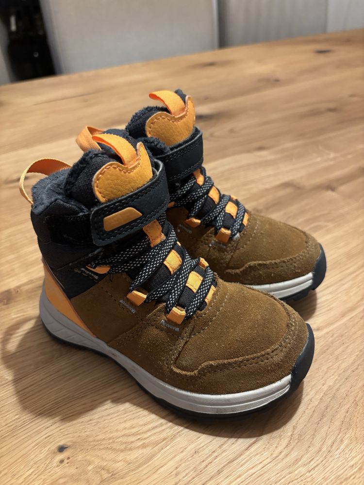 Botas waterproof QUECHUA tamanho 25