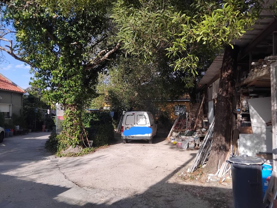Vende-se lotes de terreno com habitaçôes