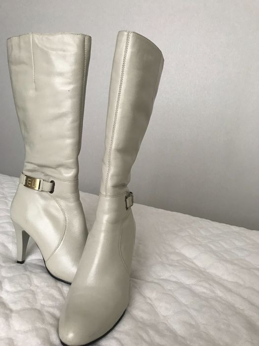 Чоботи шкіряні , молочні