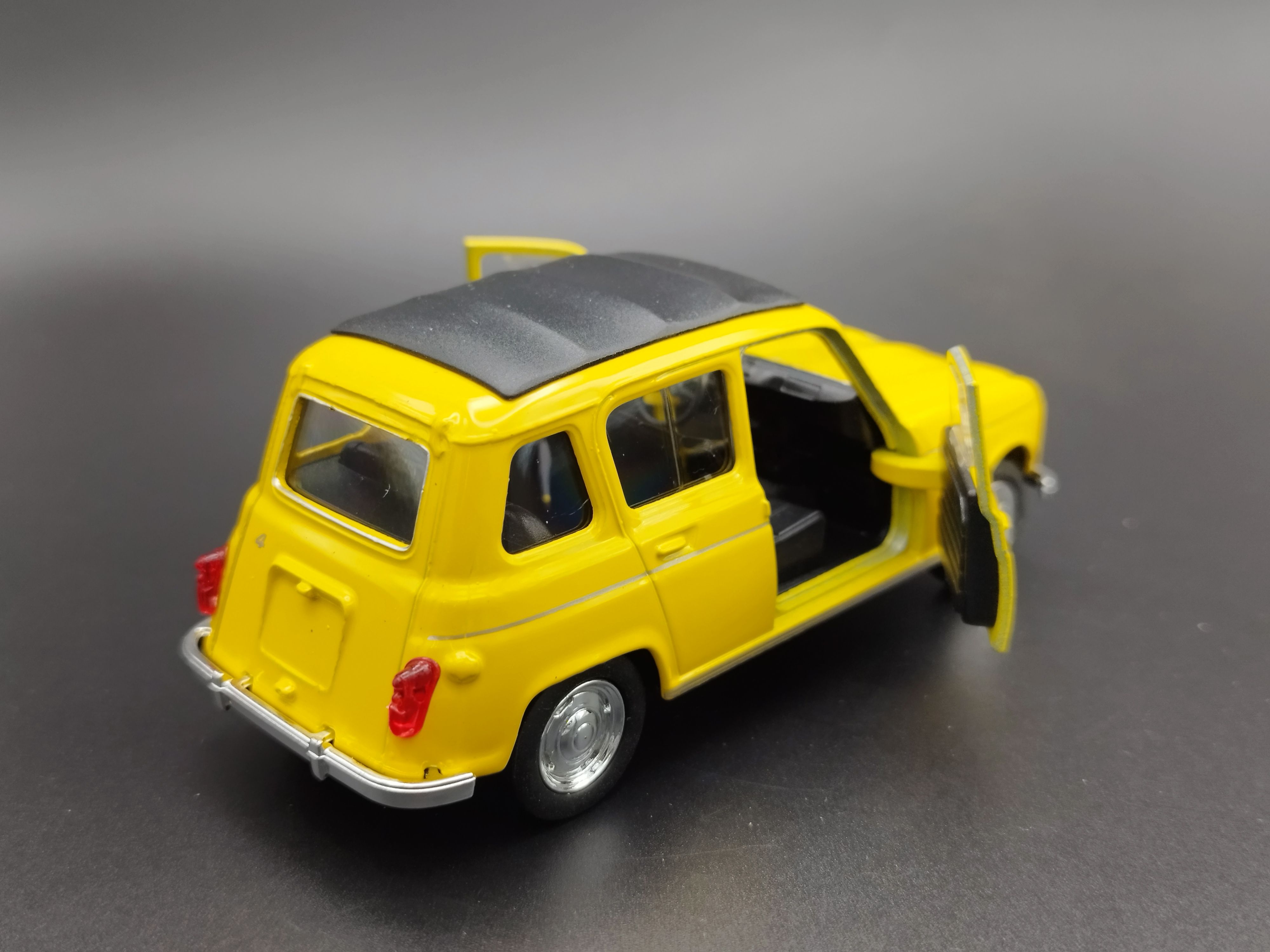 Skala ok.1:34-39Renault 4 model