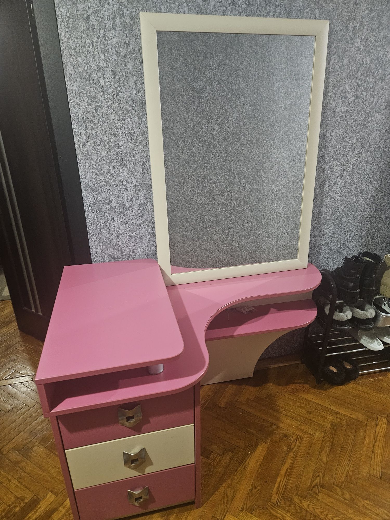 Трюмо столик в комнату (туалетный столик)