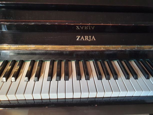 Pianino Zarja czarne