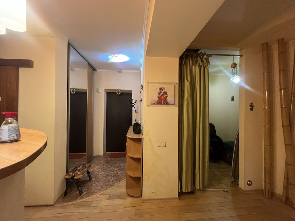Здається  цікава велика 1 к кв в Києві ! Вул. Відпочинок!