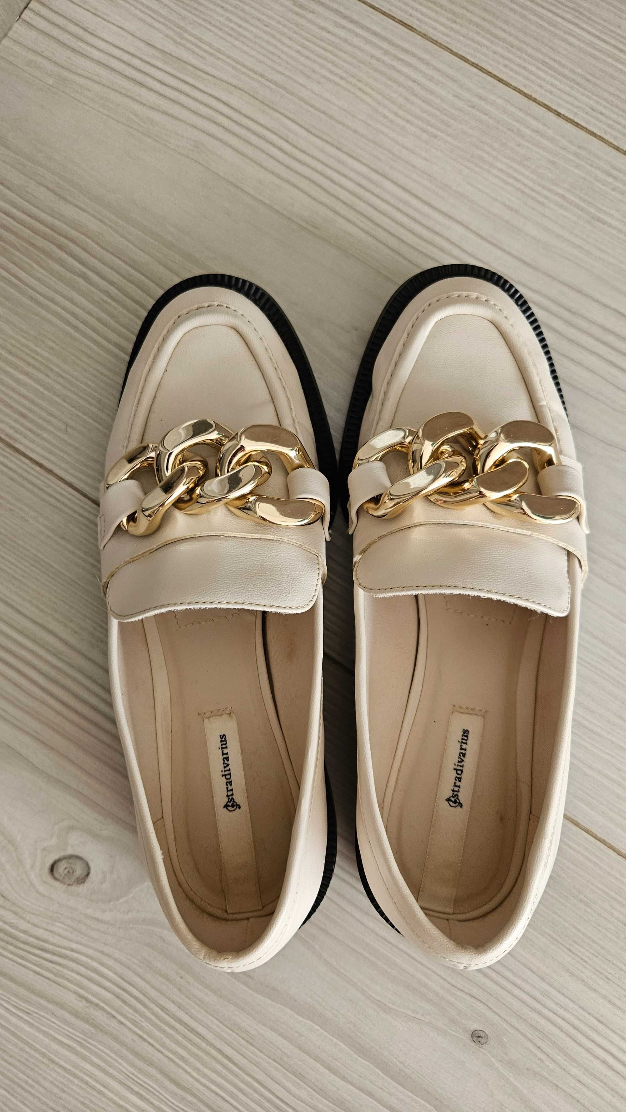 Sapatos Stradivarius