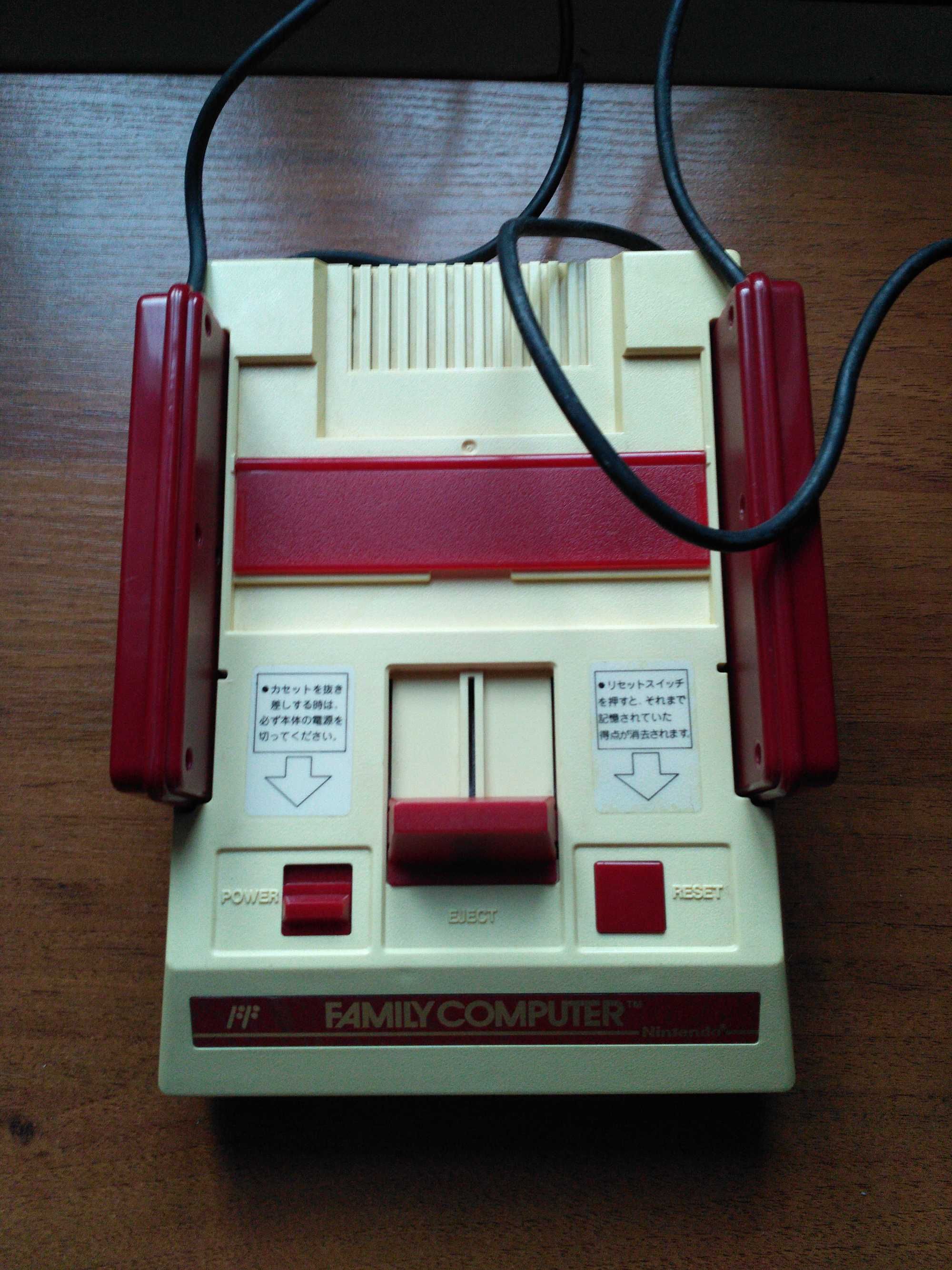 Famicom з коробкою
