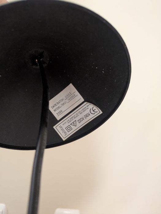 Candeeiro de teto da HabitCandeeiro de teto em metal esverdeado
As mis