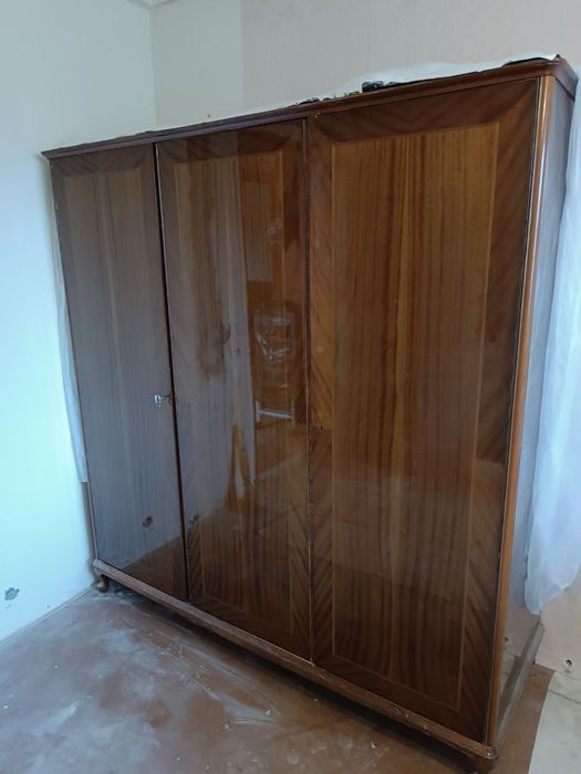 Шафа трьохдверна лакована б/у