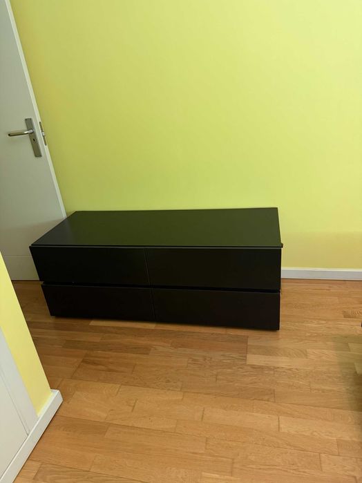 Quarto Completo -Cama, Cabeceira, Cómoda, Espelho e Mesas de Cabeceira