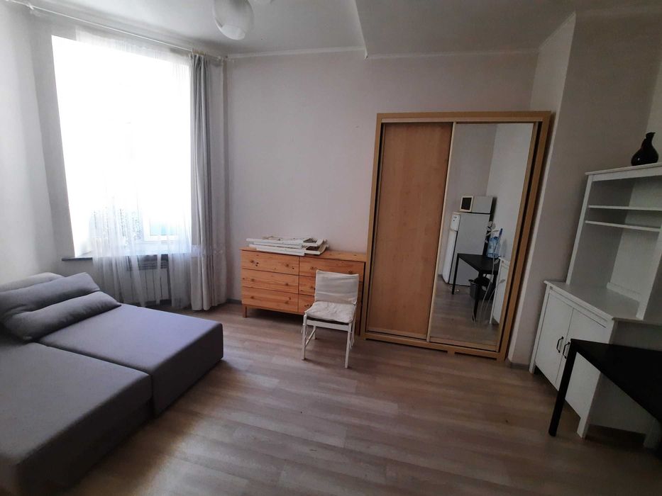 Продам комнату 25кв м рядом с Аве -Плаза. Метро-3мин.