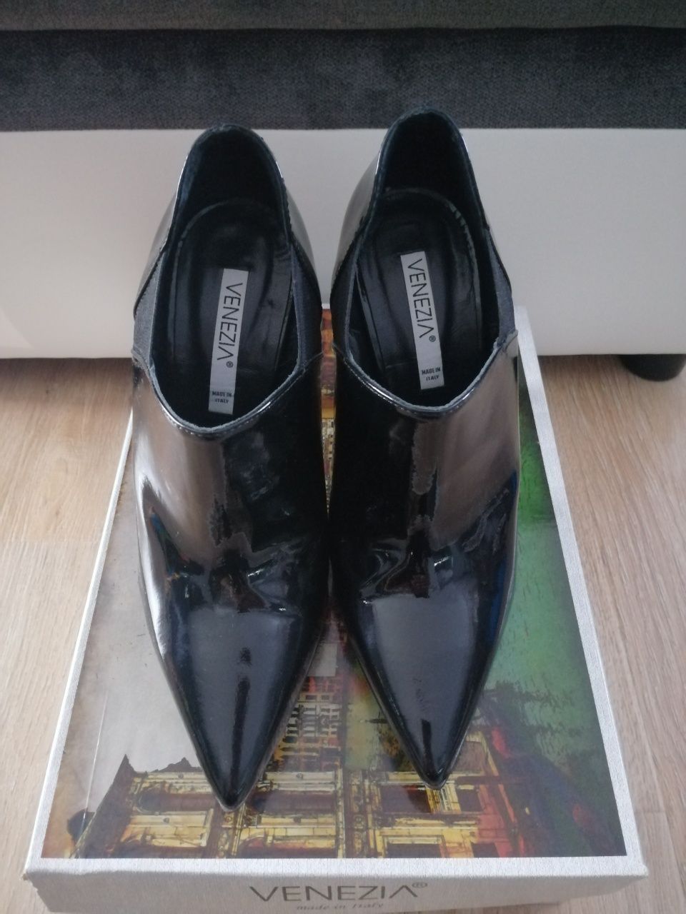 Buty Venezia lakier czarne, R. 38