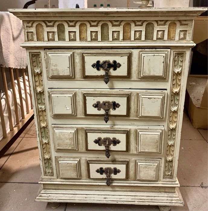 Mesa de cabeceira para restaurar