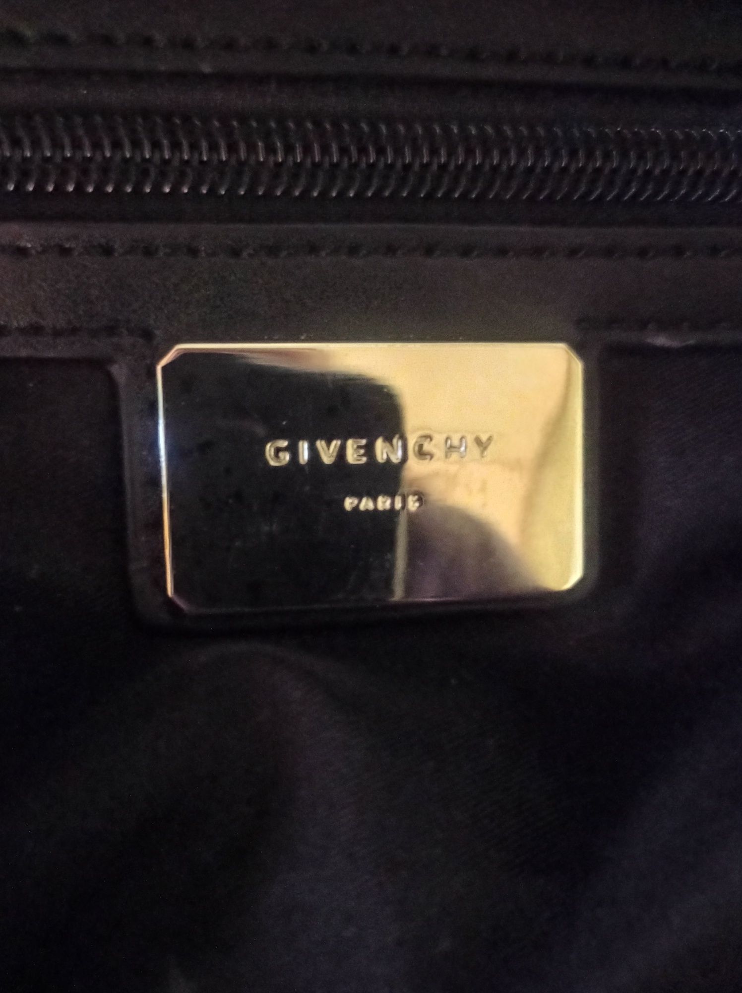 Дорожная сумка Givenchy.
