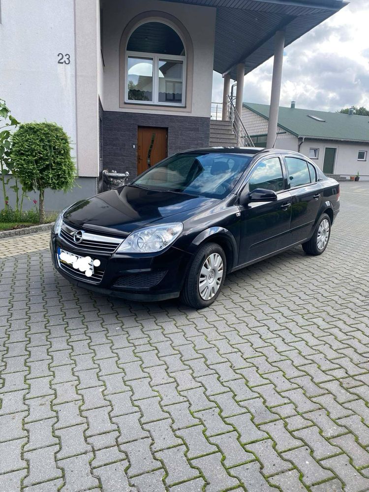 Opel Astra H - sedan