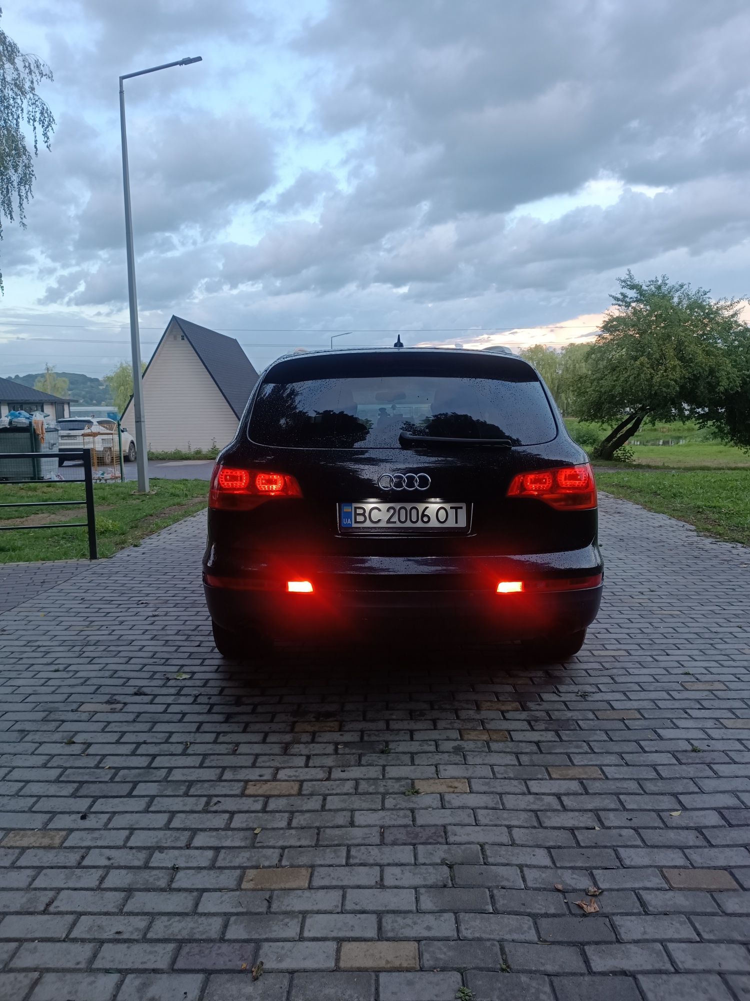 Продам Audi Q7 в багатій комплектації.