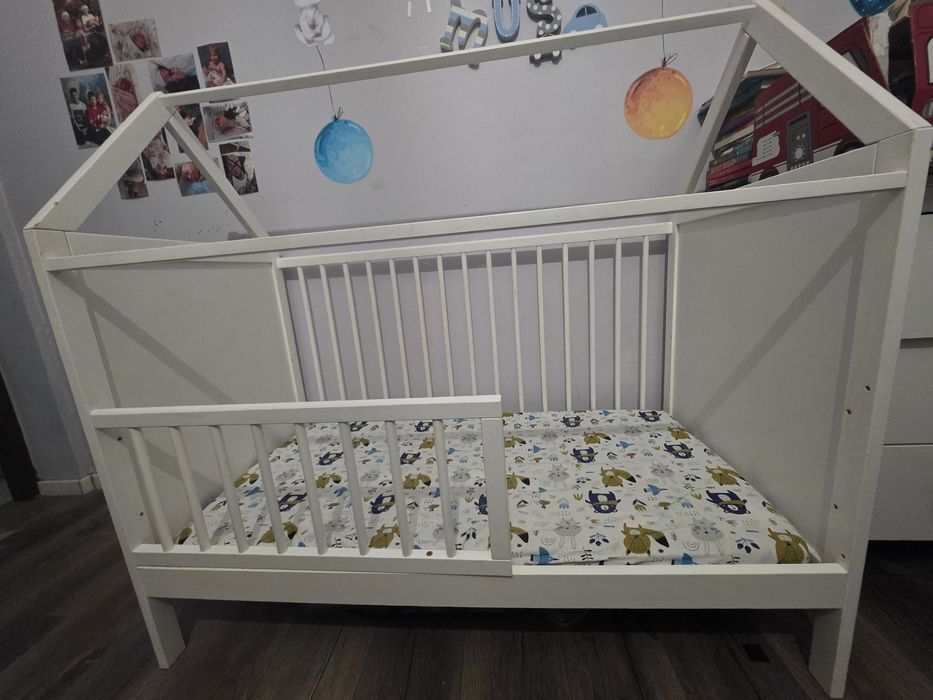 Łóżeczko niemowlęce domek