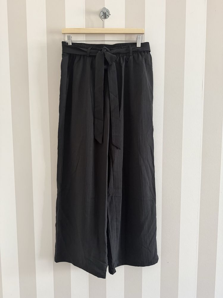 Calça Preta / Riscas - Shein - Tamanho 0XL
