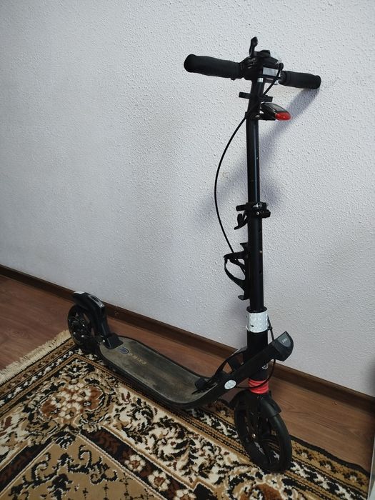 Продам самокат. Itrike D-max 9.