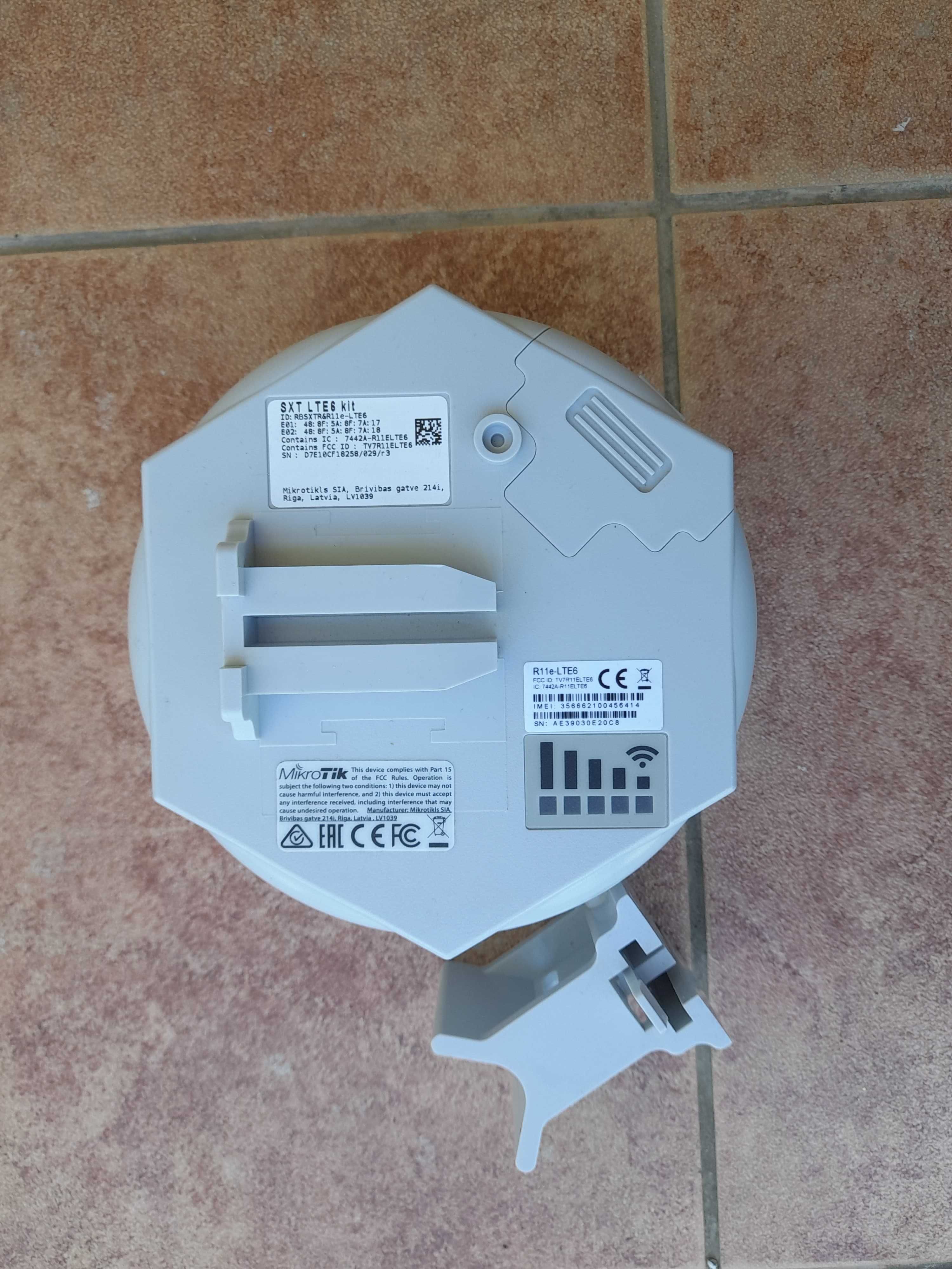 Точка доступу MikroTik SXT LTE6 kit LTE 3G