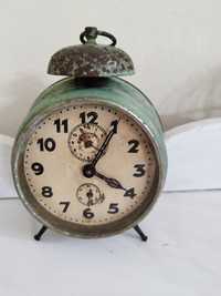 Relógio de corda (despertador) muito antigo