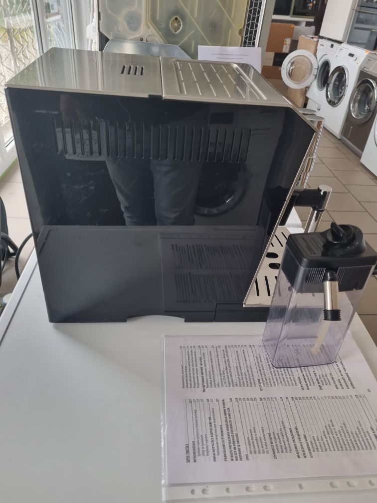 Ciśnieniowy ekspres do kawy Delonghi Primadonna S ze spieniaczem